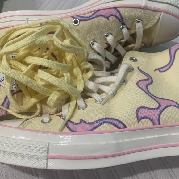 Size 8 - Picture 1 of 6